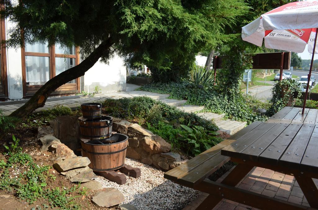 Pension Egida Řež Exterior foto